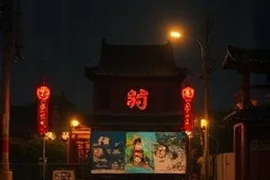 《山海食单》美食纪录片的暖色餐桌与家常菜封面